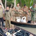সাতক্ষীরা উপকূলীয় সুন্দরবন থেকে আটক নৌকা ও বিষের বোতল জব্দ